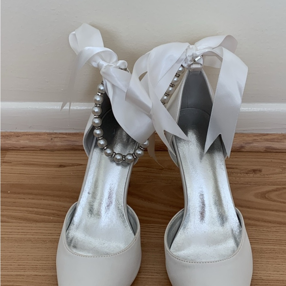 Elegant White Satin Women's Shoes